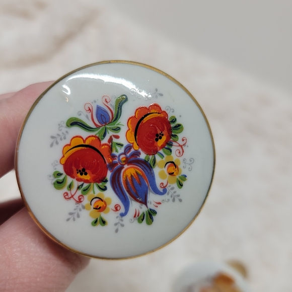 SOLD                                         Set of 3 vintage bottle stops/corks - Picture 2 of 11